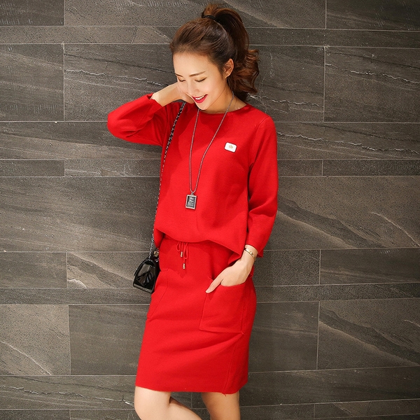 Κομψό σετ άθλημα-κομψές κυρίες σε καφέ, μαύρο και κόκκινο