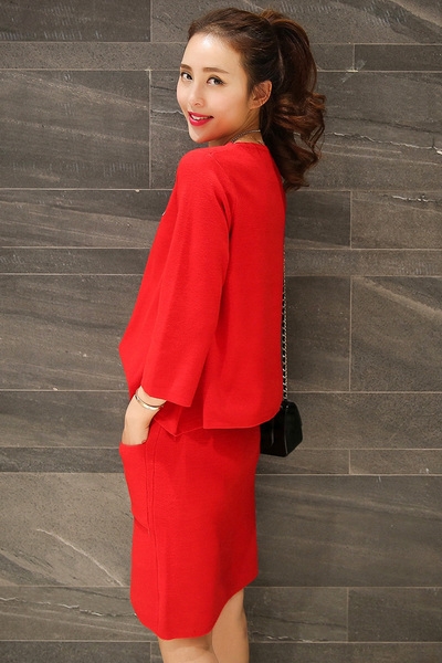 Κομψό σετ άθλημα-κομψές κυρίες σε καφέ, μαύρο και κόκκινο