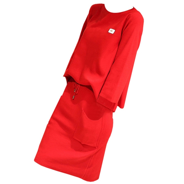 Κομψό σετ άθλημα-κομψές κυρίες σε καφέ, μαύρο και κόκκινο