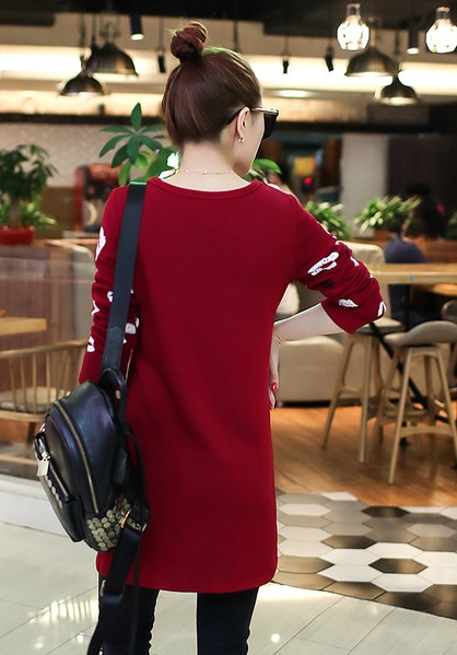 Αθλητισμός κυρίες φόρεμα με την ένδειξη «N» με μακριά μανίκια σε κόκκινο και μαύρο