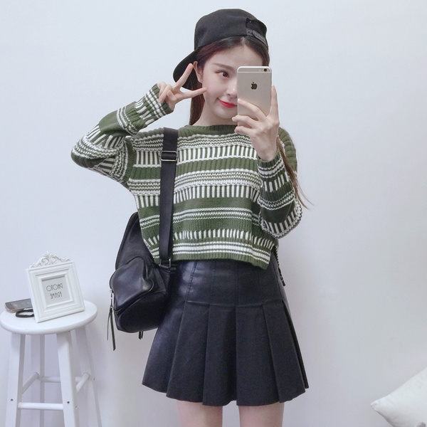 Γυναικείο ​​πουλόβερ  σε πράσινο, μαύρο, γκρι, μπεζ και λευκό - ευρύ μοντέλο