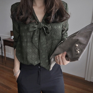 Елегантна шифонена дамска риза в тъмнозелен цвят тип широка
