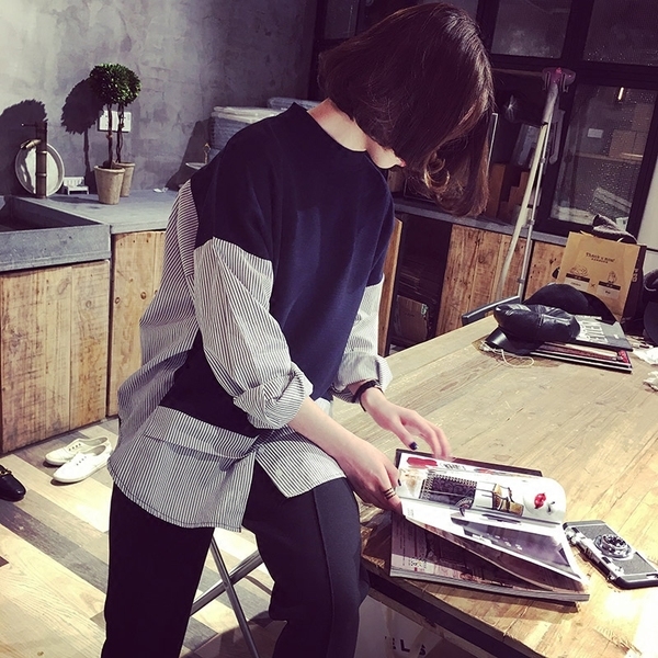 Casual κυρίες μπλούζα σε ένα ευρύ μοντέλο μπλε