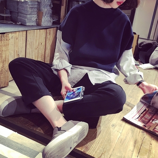 Casual κυρίες μπλούζα σε ένα ευρύ μοντέλο μπλε