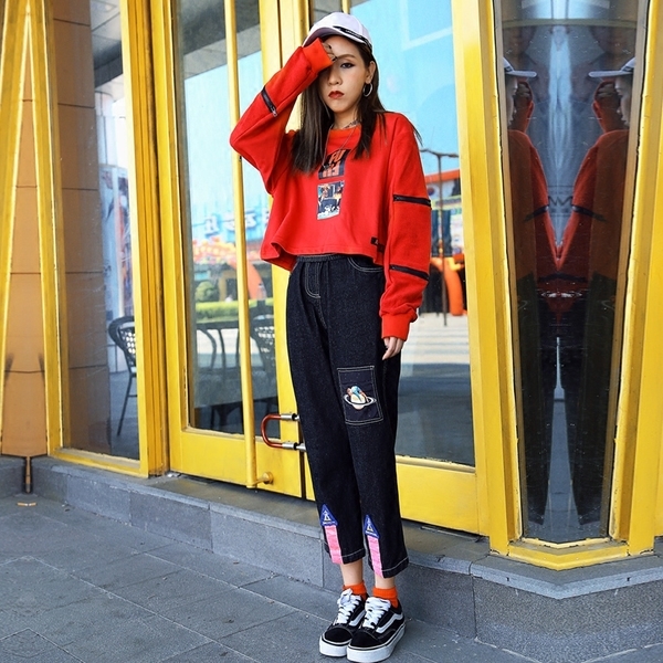 Κομψή μεγάλη μπλούζα για τις γυναίκες με σκισμένα μανίκια σε κόκκινο ευρύ μοντέλο