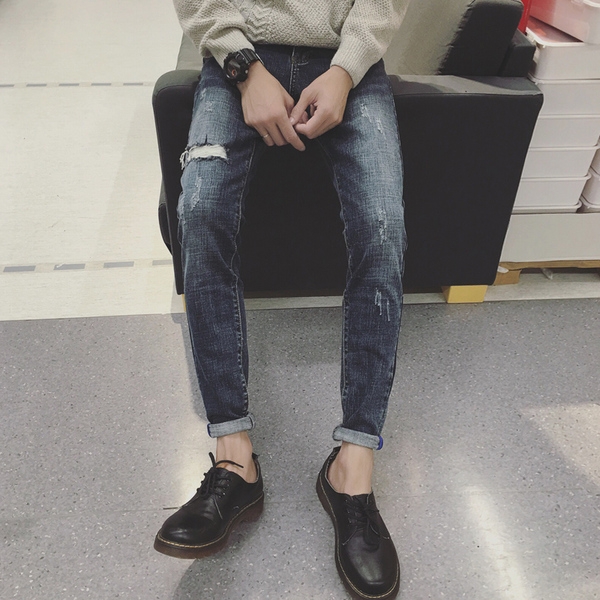 Οι άνδρες σκισμένα τζιν τύπου Slim σκούρο μπλε