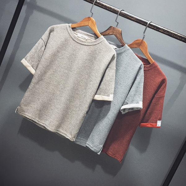 πουκάμισο των ανδρών σε μεγάλη καθαρό σχέδιο σε γκρι, κόκκινο και μπεζ χρώμα