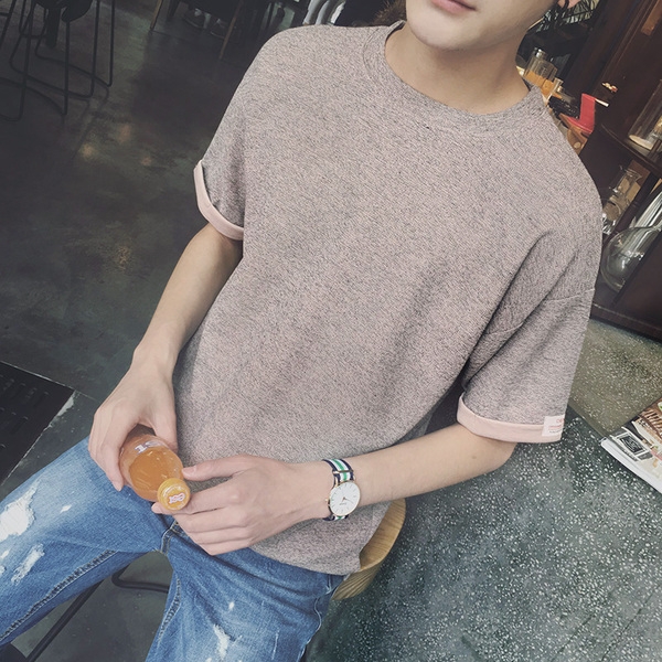 πουκάμισο των ανδρών σε μεγάλη καθαρό σχέδιο σε γκρι, κόκκινο και μπεζ χρώμα