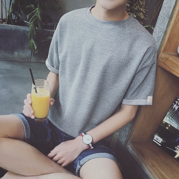 πουκάμισο των ανδρών σε μεγάλη καθαρό σχέδιο σε γκρι, κόκκινο και μπεζ χρώμα