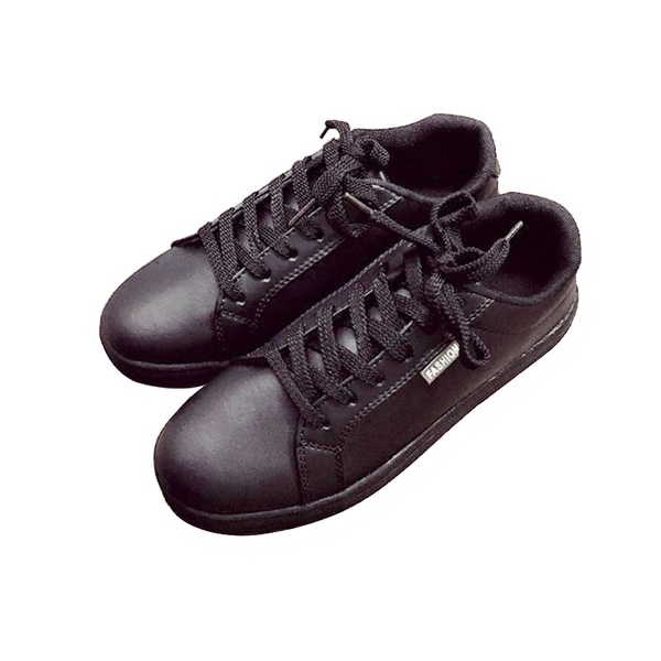 Ανδρικά απλά αθλητικά παπούτσια σε μαύρο και άσπρο.