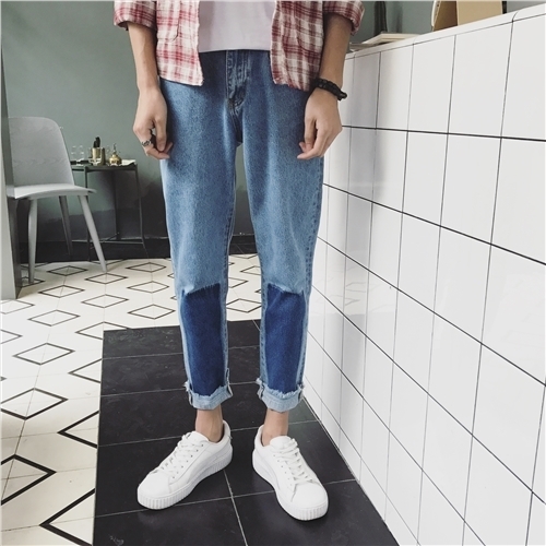 τζιν κομψή ανδρών στο γαλάζιο, ελαφρώς ευρύτερο σχέδιο