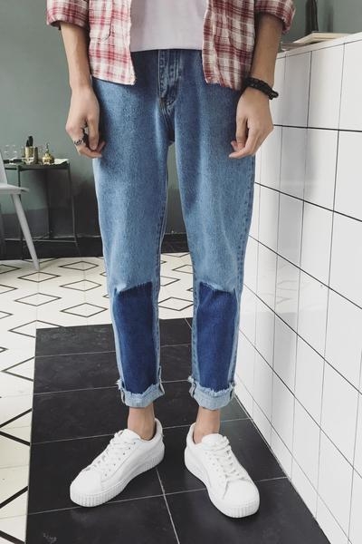 τζιν κομψή ανδρών στο γαλάζιο, ελαφρώς ευρύτερο σχέδιο