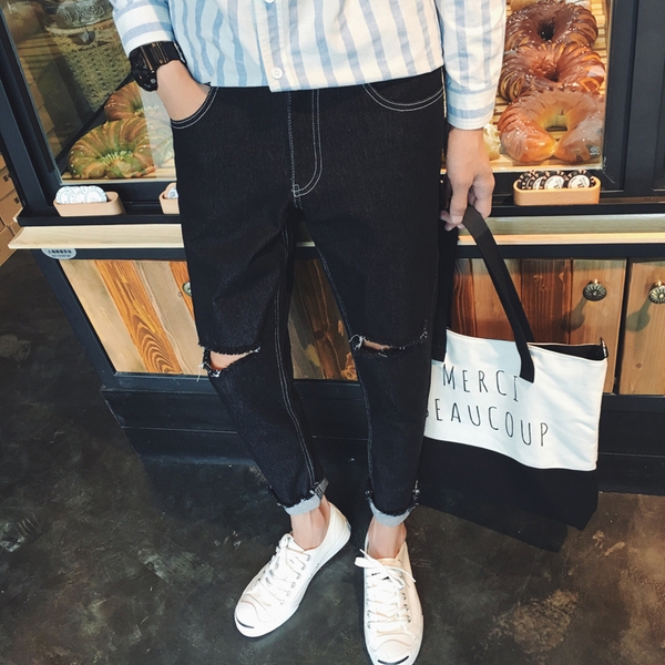 Κομψή τζιν για τους άνδρες με σκούρο χρώμα - ψιλοκομμένο, τύπου Slim