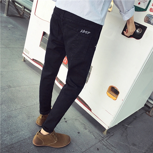 Οι άνδρες εκκαθαριστεί τζιν σε μπλε, μαύρο και γκρι παντελόνι τύπου