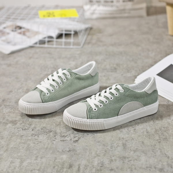 Γυναικεία  ανοιξιάτικα, καλοκαιρινά και φθινοπωρινά πάνινα παπούτσια σε τέσσερα νέα μοντέλα