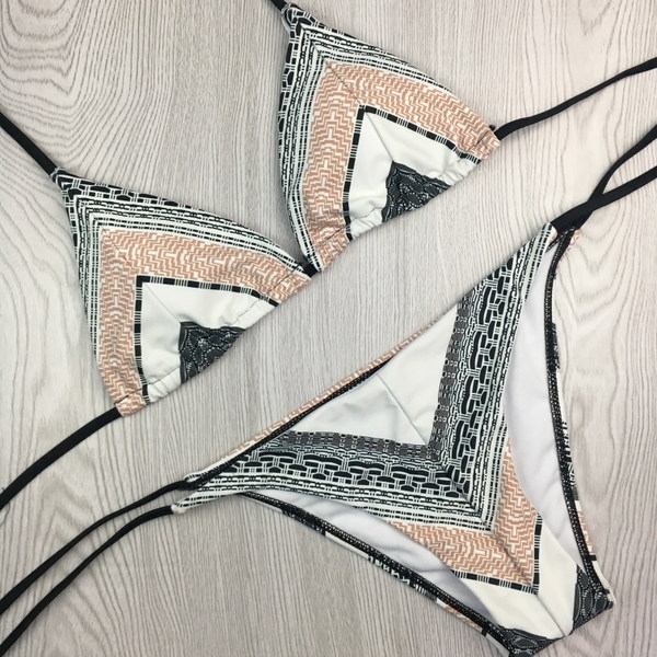 Дамски изрязан бански от две части в телесни тонове