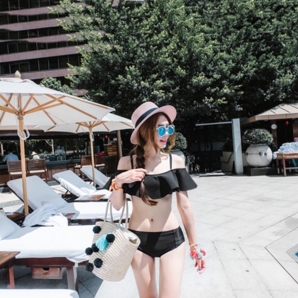 Дамски бански от две части с къдри в три цвята