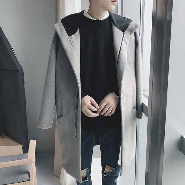 Ανδρικό παλτό  με κουκούλα σε γκρι και μαύρο χρώμα.