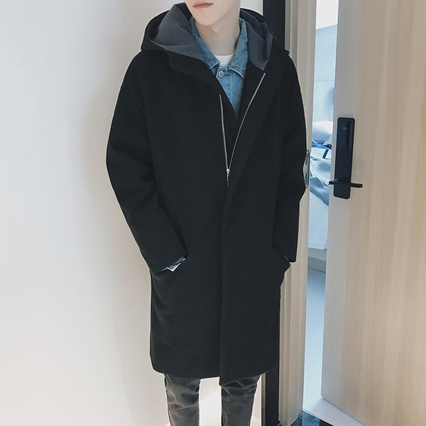 Ανδρικό παλτό  με κουκούλα σε γκρι και μαύρο χρώμα.