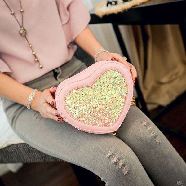 Γυναικείες μίνι τσάντα «Heart» σε 5 μοντέλα από πολυουρεθάνη και πολυεστέρα γκρι, ροζ, μαύρο