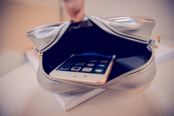 Γυναικείες μίνι τσάντα «Heart» σε 5 μοντέλα από πολυουρεθάνη και πολυεστέρα γκρι, ροζ, μαύρο