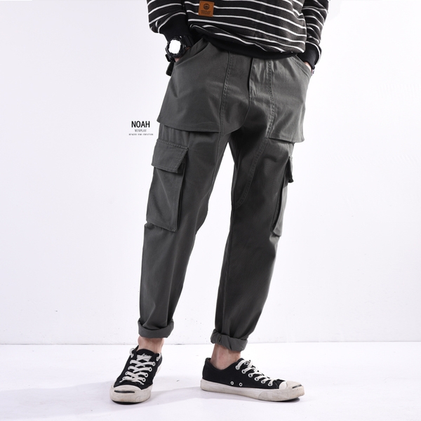 Παντελόνια Αθλητικά ανδρικά με τσέπες σε γκρι και μαύρο.