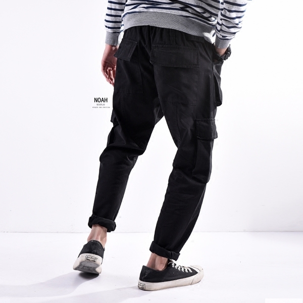 Παντελόνια Αθλητικά ανδρικά με τσέπες σε γκρι και μαύρο.