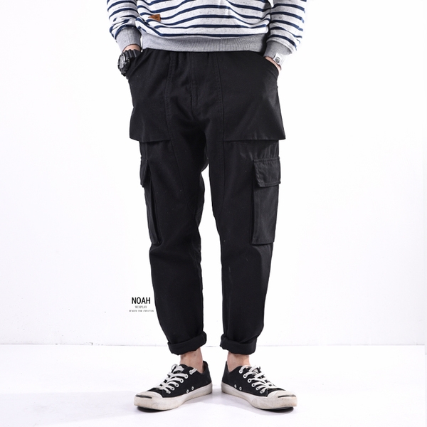 Παντελόνια Αθλητικά ανδρικά με τσέπες σε γκρι και μαύρο.