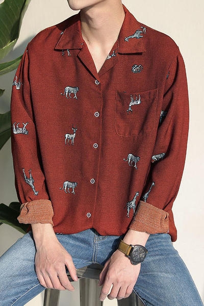 Κομψό ανδρικό πουκάμισο σε κόκκινο και σκούρο μπλε χρώμα