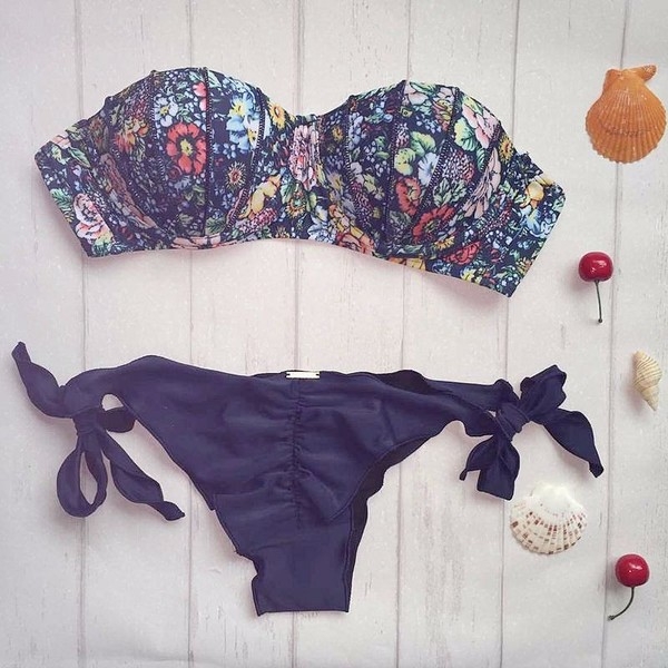 Дамски бански костюм имитираш мида в горнището