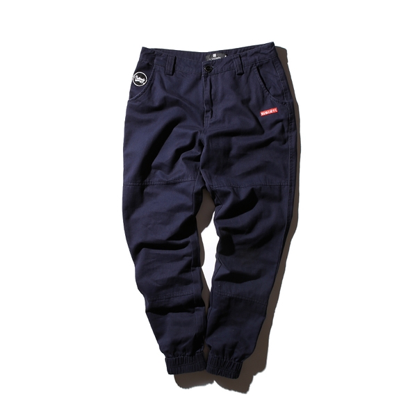 Παντελόνια πληκτρολογήστε Slim σε τέσσερα χρώματα.