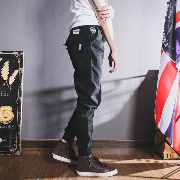 Παντελόνια πληκτρολογήστε Slim σε τέσσερα χρώματα.