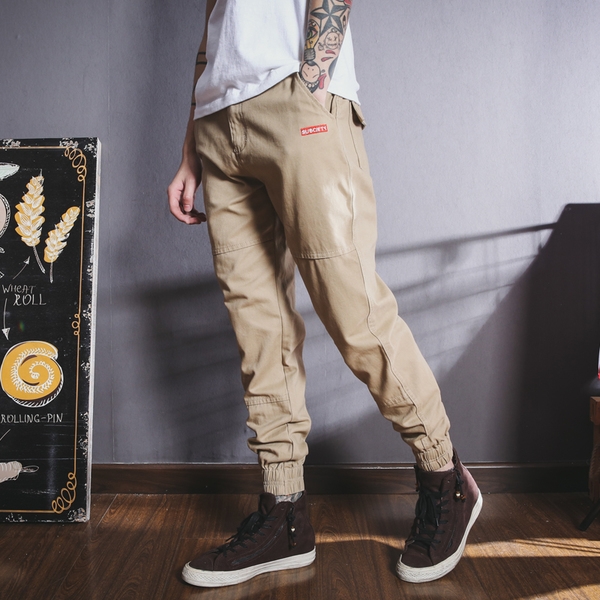 Παντελόνια πληκτρολογήστε Slim σε τέσσερα χρώματα.