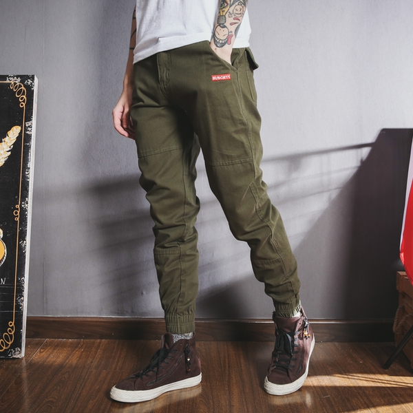 Παντελόνια πληκτρολογήστε Slim σε τέσσερα χρώματα.