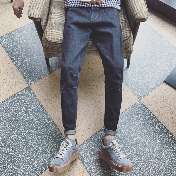 Κομψή απλό τζιν για τους άνδρες ευρύτερο σχέδιο σε σκούρο χρώμα