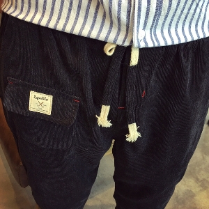 Ефектни мъжки панталони с връзки в четири цвята.