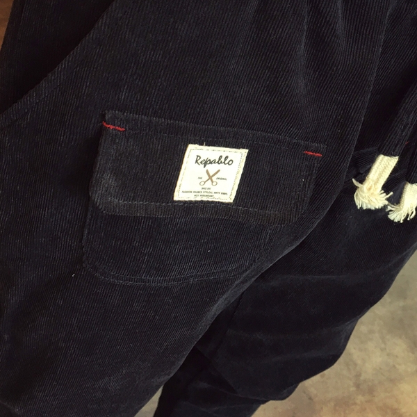 παντελόνια Εντυπωσιακή ανδρών με δεσμούς σε τέσσερα χρώματα.