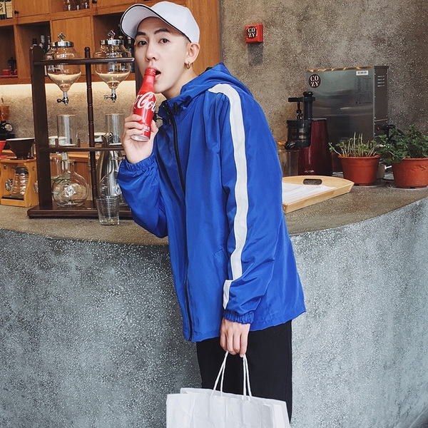 Ανδρικόμπουφάν  με κουκούλα σε τρία χρώματα.