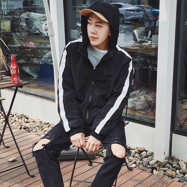 Ανδρικόμπουφάν  με κουκούλα σε τρία χρώματα.