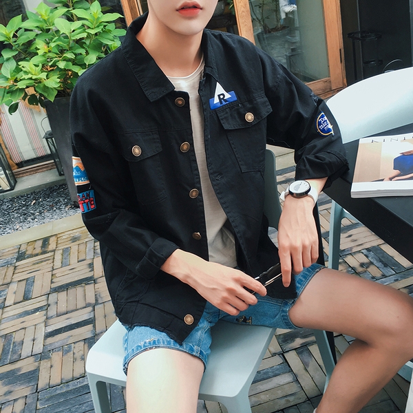 Ανδρικό μπουφάν σε  άσπρο και μαύρο χρώμα denim.