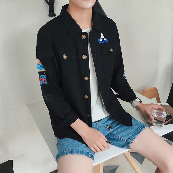 Ανδρικό μπουφάν σε  άσπρο και μαύρο χρώμα denim.