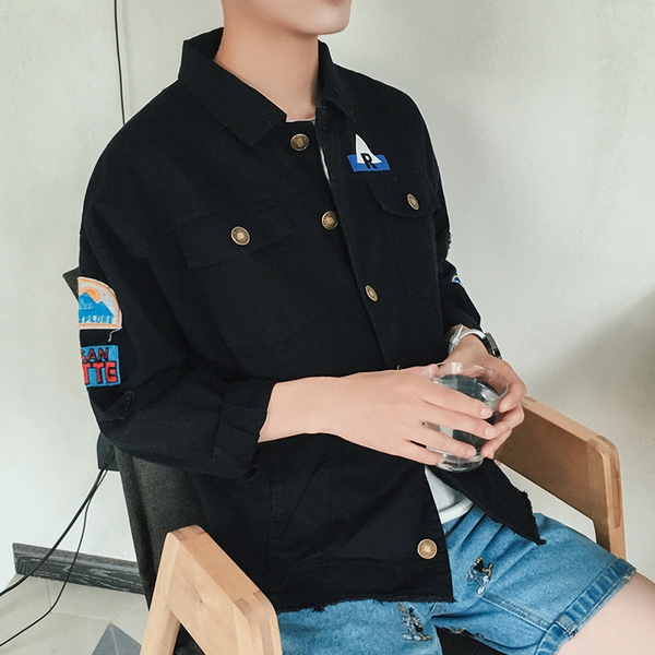 Ανδρικό μπουφάν σε  άσπρο και μαύρο χρώμα denim.