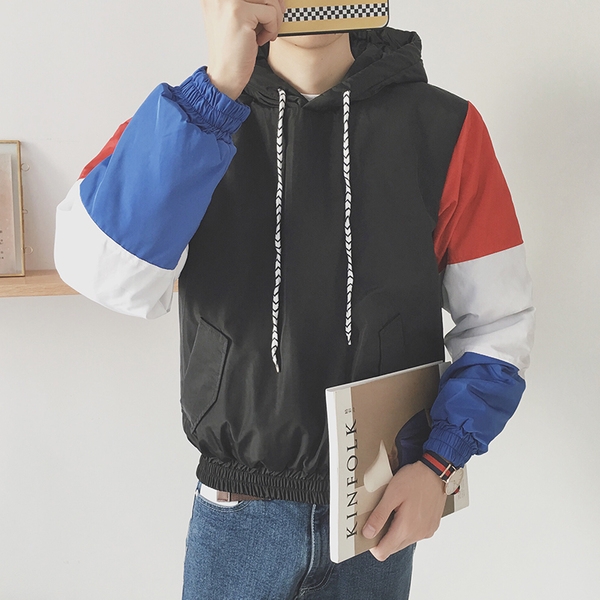 Αθλητικό φούτερ ανδρικό με κουκούλα σε πράσινο και μαύρο χρώμα.