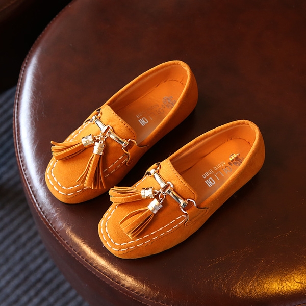 Παιδικά καθημερινά παπούτσια για κορίτσια τύπου μοκασίνες σε διάφορα χρώματα πράσινου, καφέ και ροζ  για την άνοιξη και το φθινό