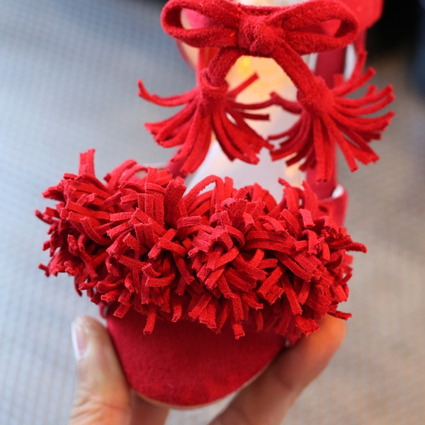 το καλοκαίρι κόκκινο και μαύρο σανδάλια των παιδιών για τα κορίτσια