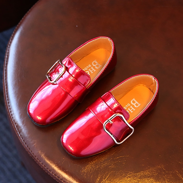 Детски пролетни и есенни лачени обувки за момичета в три страхотни цвята червен, кафяв топ модели