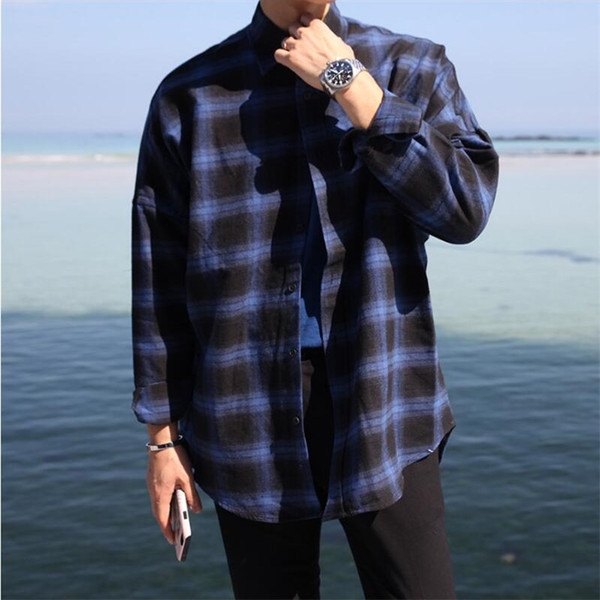 Αθλητικό ανδρικό πουκάμισο σε ευρύ σχέδιο και μακρύ, σε κουτί σε μπλε, κόκκινο και μαύρο χρώμα