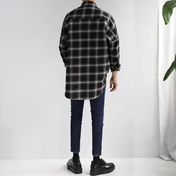 Αθλητικό ανδρικό πουκάμισο σε ευρύ σχέδιο και μακρύ, σε κουτί σε μπλε, κόκκινο και μαύρο χρώμα