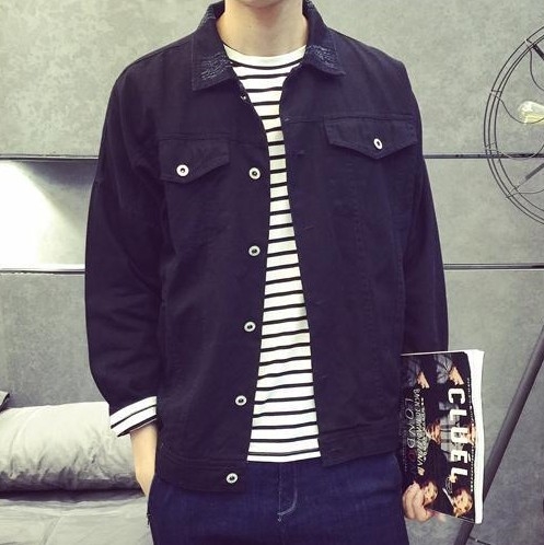 Αθλητικό ανδρικό μπουφάν  με κουμπιά σε κόκκινο, μαύρο, λευκό και πράσινο χρώμα