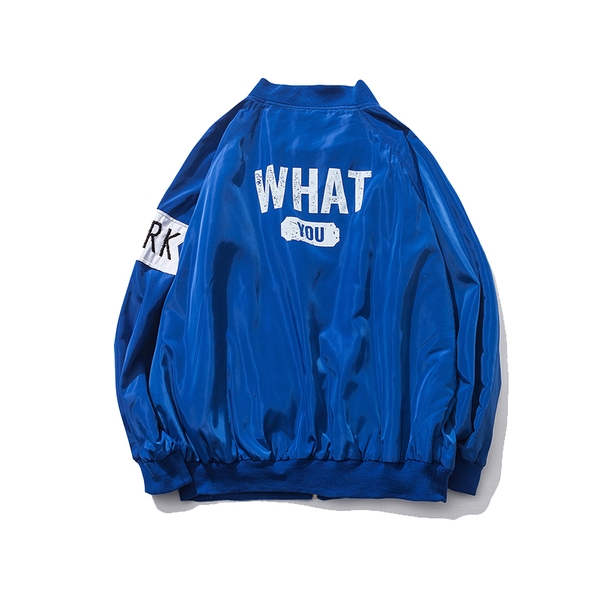 Ανδρικό  μπουφάν σε ευρύ σχέδιο με επιγραφές σε μαύρο, μπλε, γκρι και πράσινο χρώμα